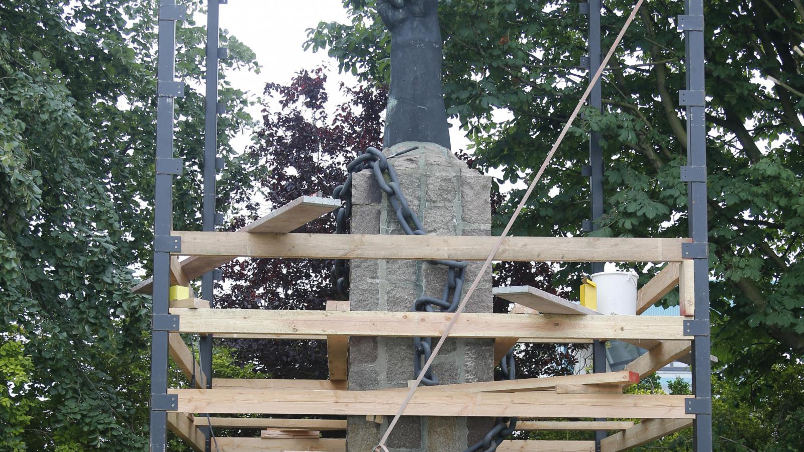 Voorbereidingen verplaatsen monument