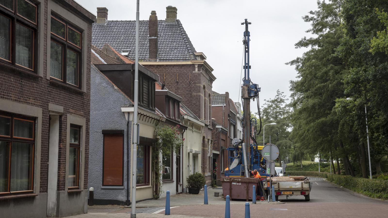 Peilbuis plaatsen in de Grenulaan