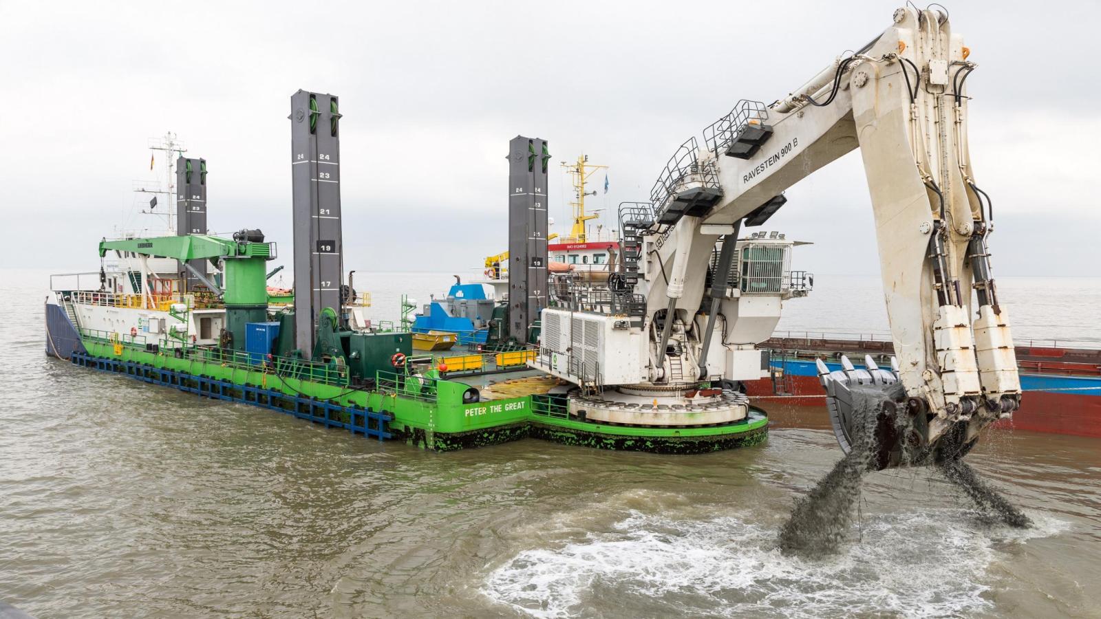 Backhoe dredger Peter the Great (foto DEME Group)