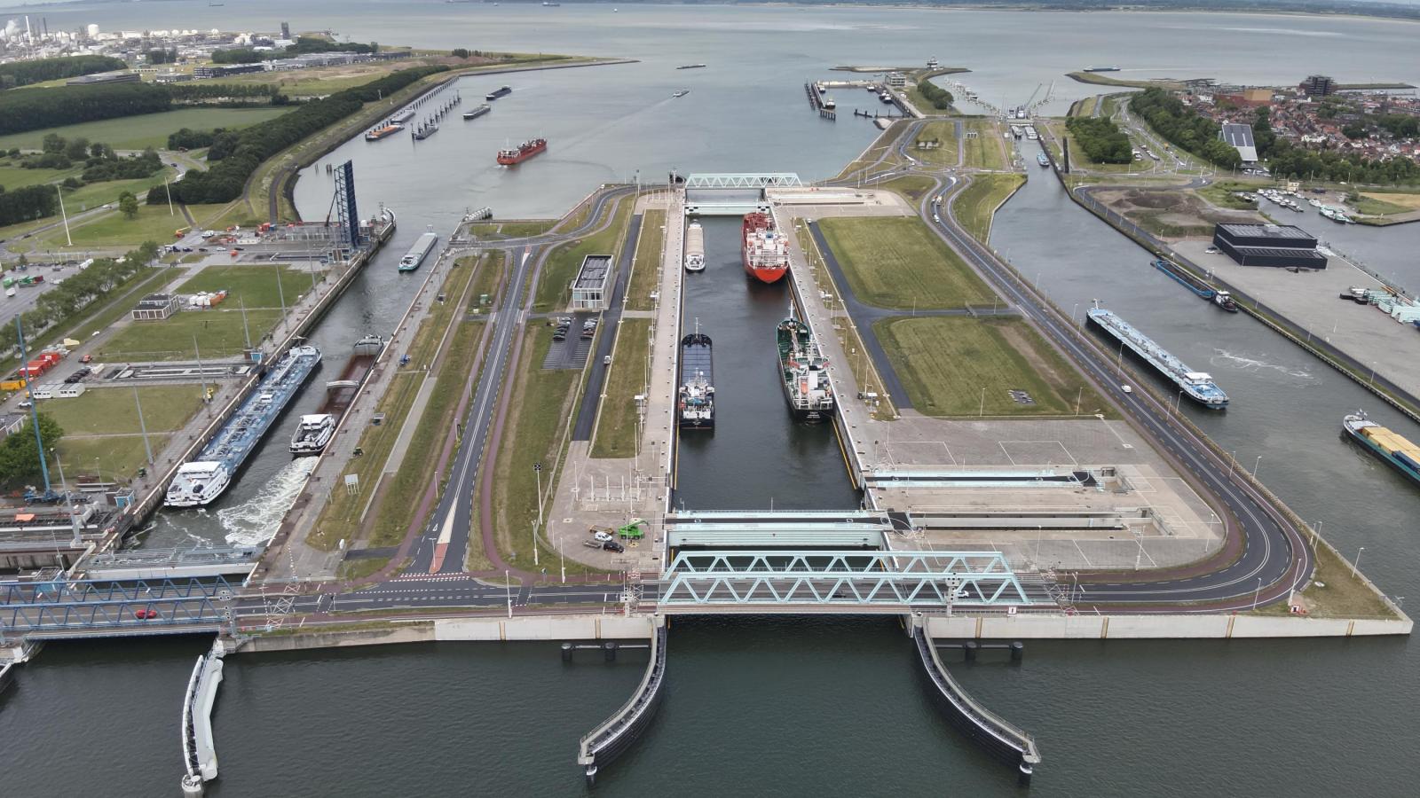 De Nieuwe Sluis Terneuzen tijdens een van de proefvaarten