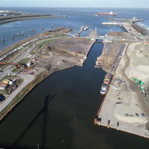 februari 2022 - sloop Middensluis, primaire waterkering en dienstenhaven