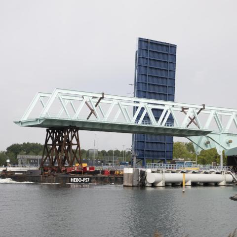 Eerste brug door Westsluis