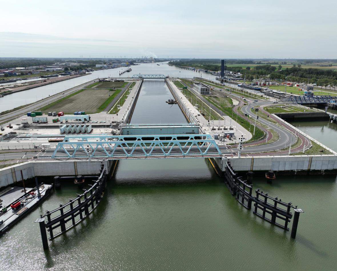 Remmingwerken bij de NIeuwe Sluis